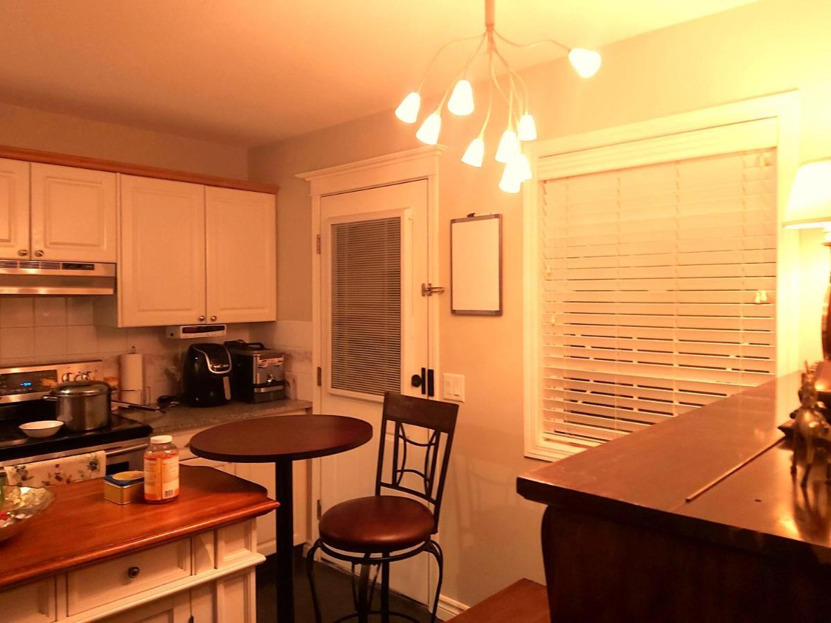 Lovely Comfy Home Private Bath In Central Calgary Ngoại thất bức ảnh